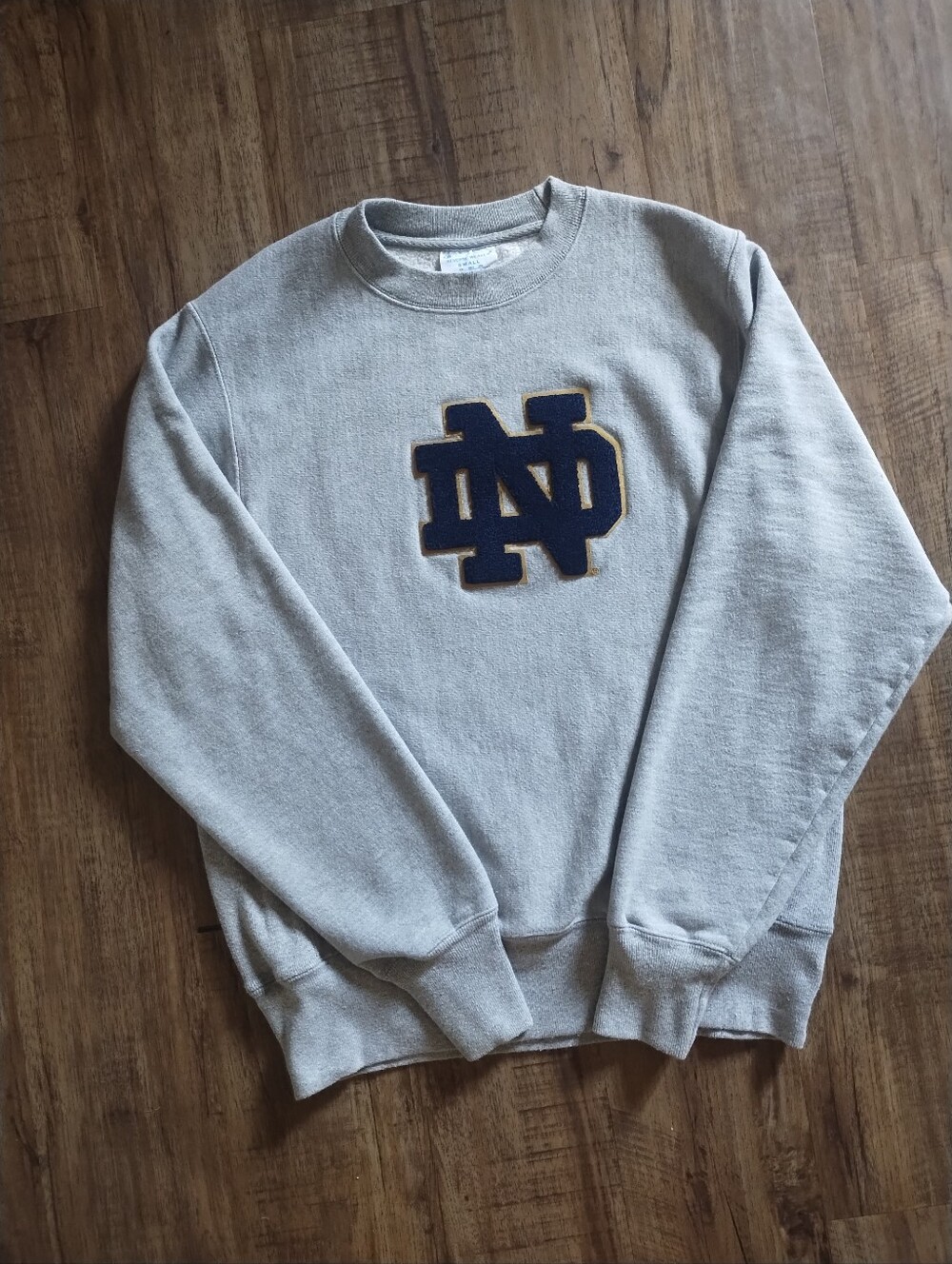Champion Notre Dame Fighting Irish Crewneck Retro Collegiate Sweatshirt - Small